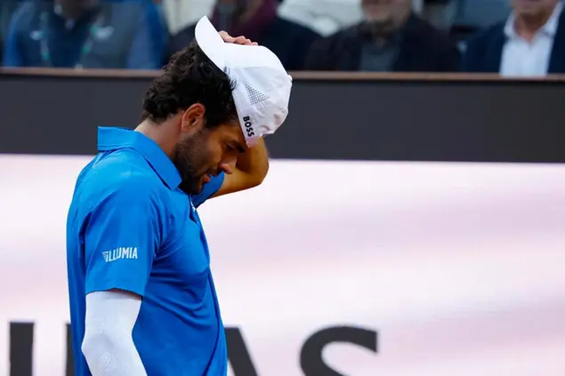 Matteo Berrettini si è ritirato da Cincinnati, quarto torneo consecutivo dopo Gstaad, Kitzbühel e Toronto (foto Ansa)
