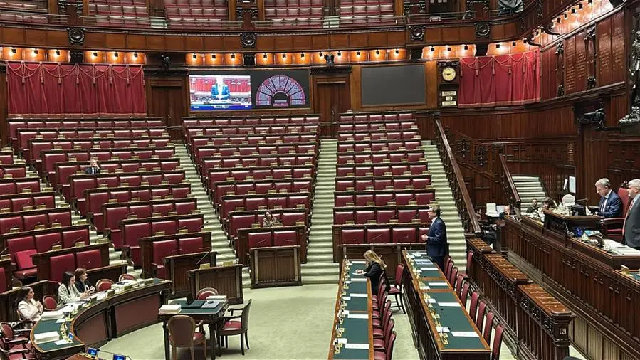 Aula vuota per Giorgetti e litigi sul taglio Irpef: la manovra è nel caos