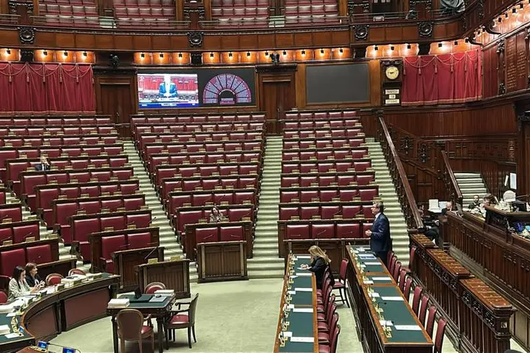 Aula vuota per Giorgetti e litigi sul taglio Irpef: la manovra è nel caos