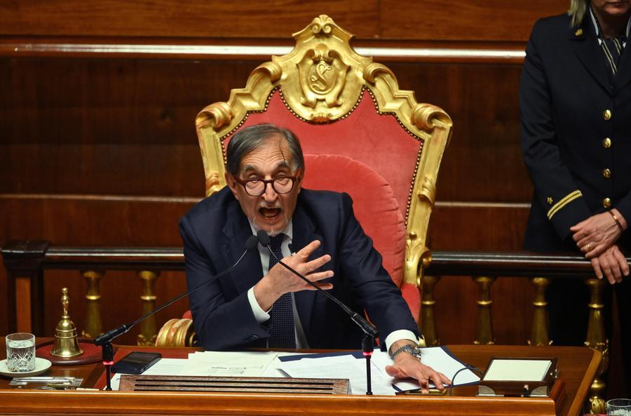 Passa la legge contro l’antisemitismo, destra contro Pd (che si astiene). Sei dem votano sì, M5s e Avs no