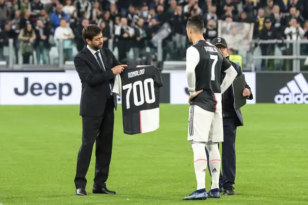 October 19, 2019, Turin, United Kingdom: Cristiano Ronaldo of Juventus receives a shirt from Juventus President Andrea Agnelli to commemorate his 700th goal before the Serie A match at Allianz Stadium, Turin. Picture date: 19th October 2019. Picture credit should read: Jonathan Moscrop/Sportimage(Credit Image: © Jonathan Moscrop/CSM via ZUMA Wire) (Cal Sport Media via AP Images)