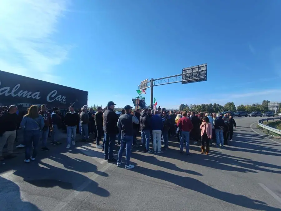 Protesta degli autotrasportatori, i blocchi in autostrada arrivano a Frosinone