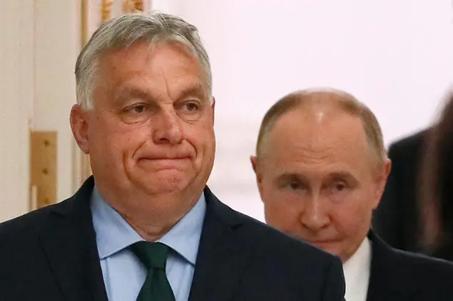 (Il premier ungherese e il presidente russo insieme al Cremlino a luglio 2024. Foto Epa/Ansa)