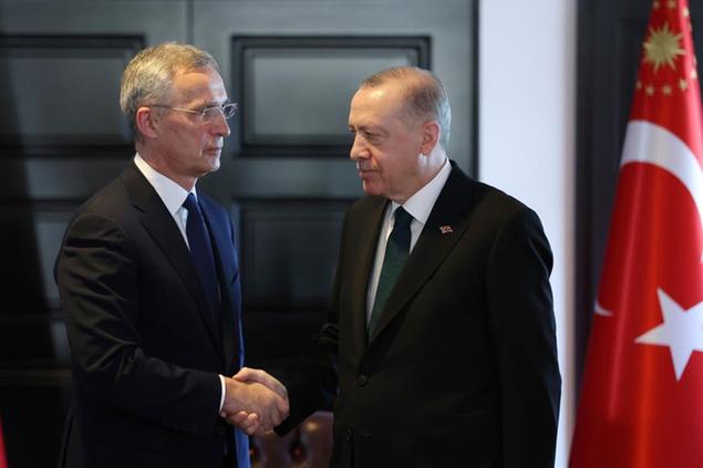 Il Segretario della Nato Stoltenberg e il presidente turco Erdogan\\u00A0(Turkish Presidency via AP)
