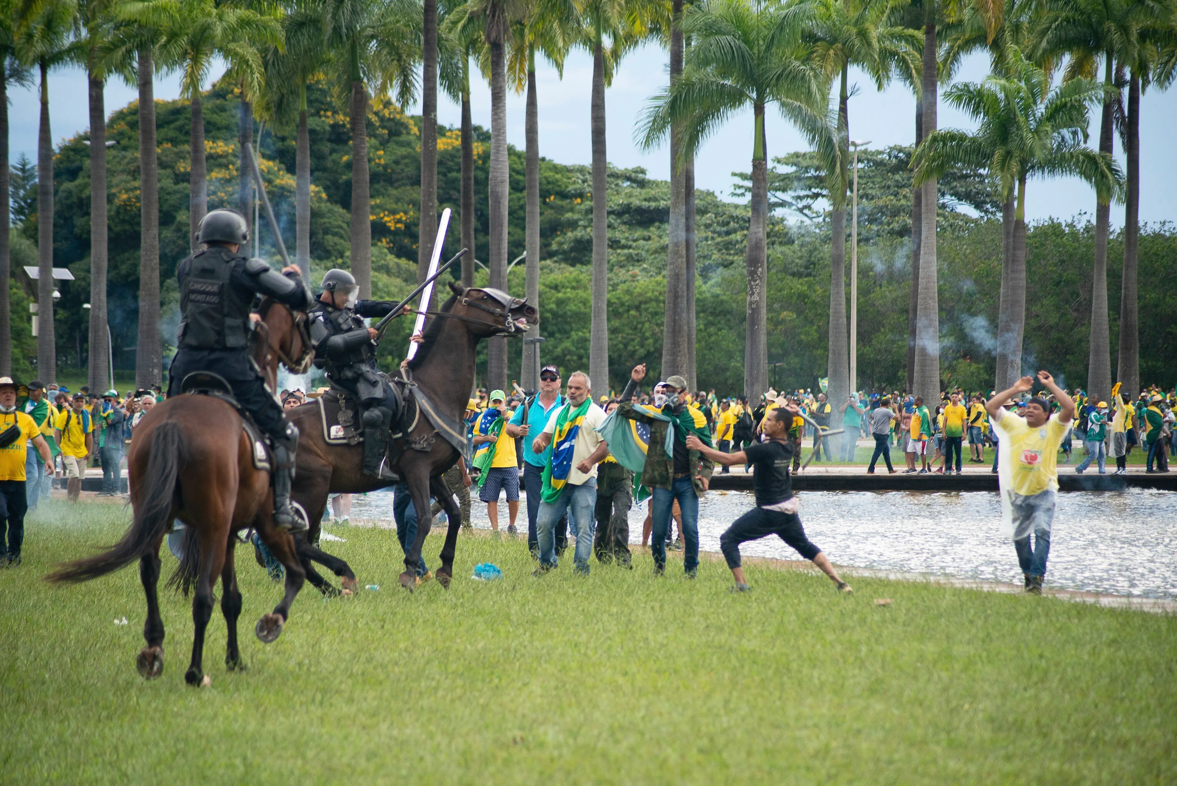 Assalto Alle Istituzioni In Brasile, 400 Arresti E 46 Feriti. Bolsonaro ...