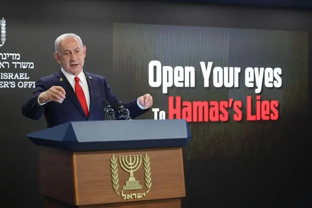 Il premier israeliano Benjamin Netanyahu in conferenza stampa