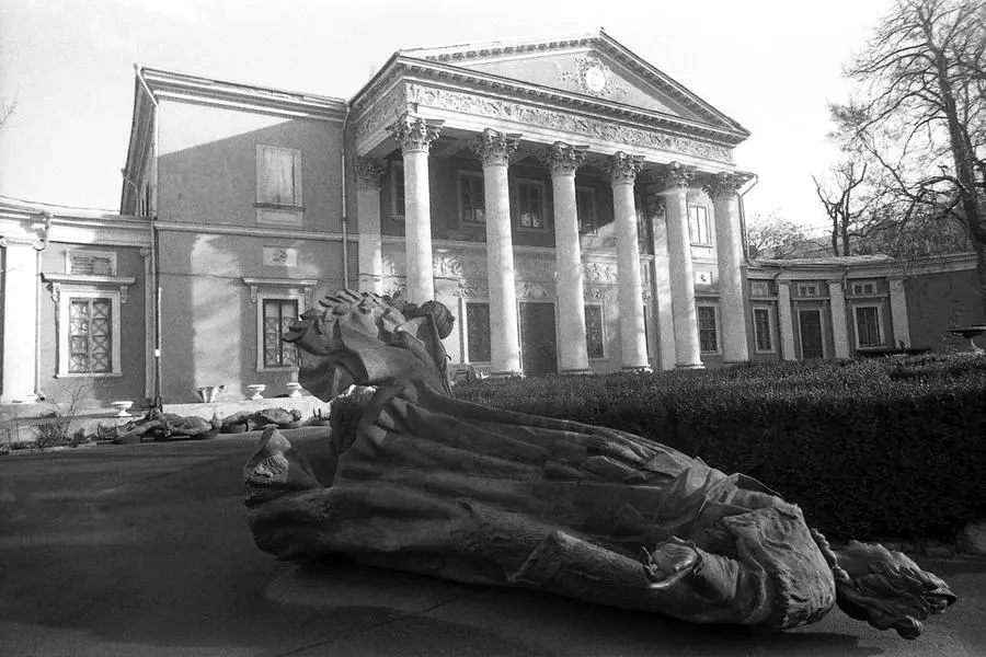 La statua deposta di Caterina II - Foto di Anna Golubovskaja