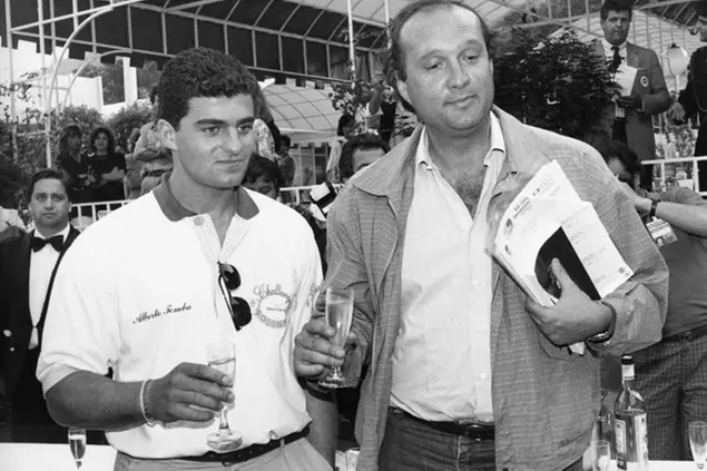 ©LaPresse Archivio storico Sport Anni 90 Alberto Tomba Nella foto: il campione di sci Alberto Tomba in compagnia di Giampiero Galeazzi B4759