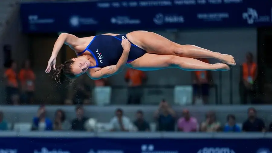 Chiara Pellacani, romana, vince quattro ori agli Europei di Parigi 2026, segnando l'ascesa di Roma come nuova capitale dei tuffi