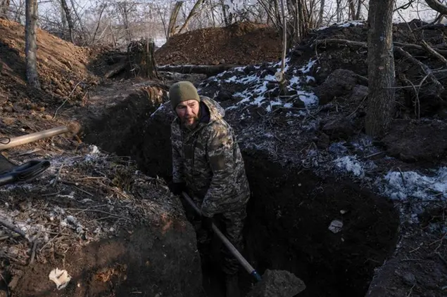 Con i civili in fuga dal Donbass: «Qui nessuno crede alla pace»