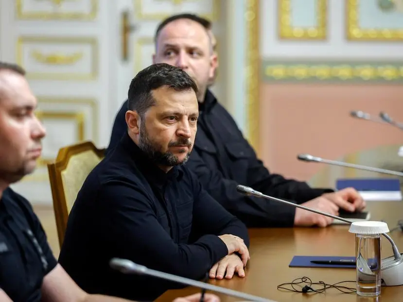 Due jet russi violano lo spazio aereo lituano, caccia italiani in volo. Zelensky confida in Trump per la tregua