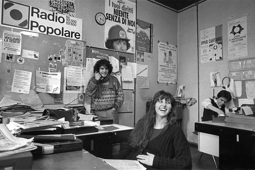 Lo studio di Radio Popolare negli anni Novanta (foto di Dino Fracchia - courtesy di Radio Popolare)