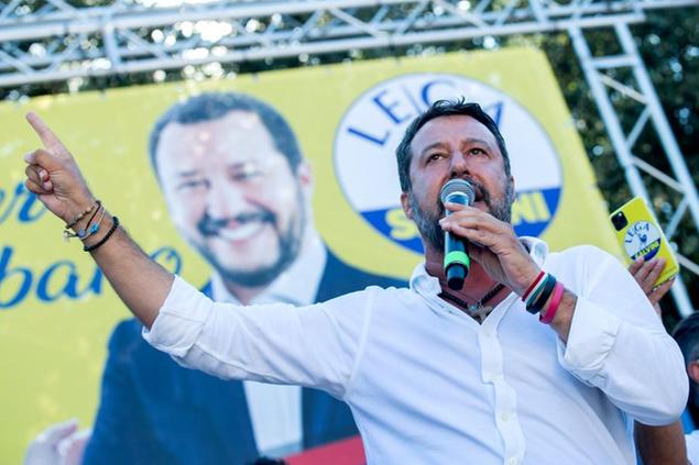 Matteo Salvini presenta i candidati sindaci per i castelli romani (foto LaPresse)