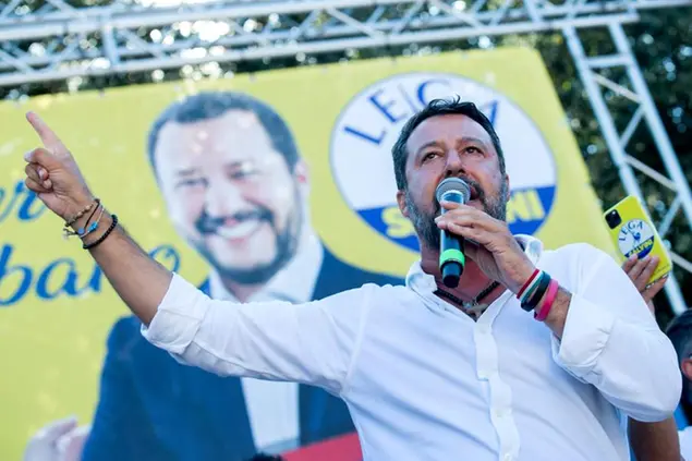 Matteo Salvini presenta i candidati sindaci per i castelli romani (foto LaPresse)
