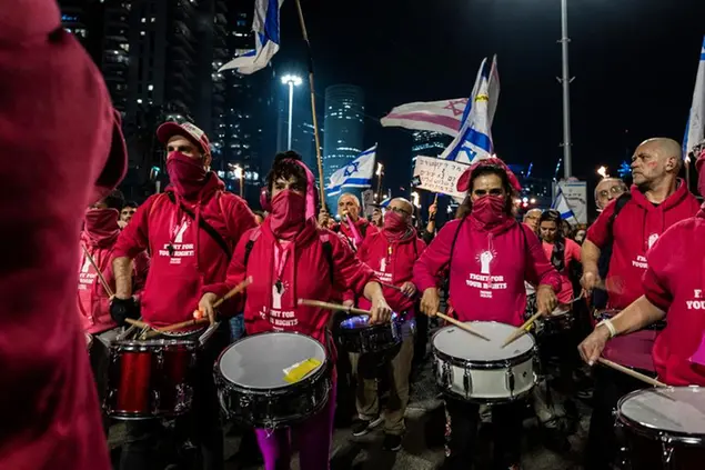 21 January 2023, Israel, Tel Aviv: People take part in a demonstration against the new government in Tel Aviv. Photo by: Ilia Yefimovich/picture-alliance/dpa/AP Images