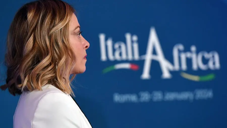 Un gruppo di esperti e rappresentanti di ONG discutono il Piano Mattei, con un focus su trasparenza e utilizzo delle risorse