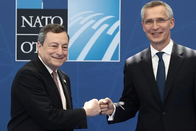 Mario Draghi, Jens Stoltenberg (Kenzo Tribouillard, Pool via AP)