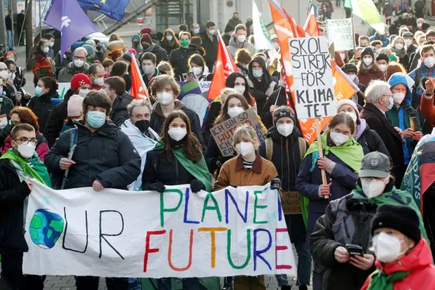 (Una manifestazione dei Fridays for Future in Germania.\\u00A0Per il 25 marzo è stato organizzato lo sciopero per il clima.\\u00A0Foto AP)
