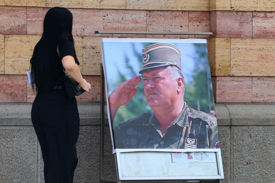 Serbia, funerali di Stato e onori militari per il genocida Mladic