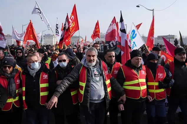 I sindacati sono in rivolta contro la riforma delle pensioni. Lo sciopero è indetto per il 19 gennaio. Foto AP