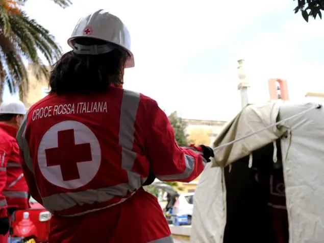 Dietro il caso Fakir c’è un monopolio: il potere della Croce Rossa