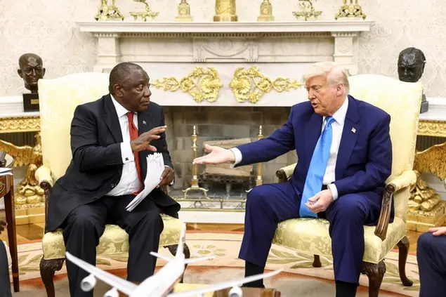 Il presidente americano Donald Trump con il presidente sudafricano Cyril Ramaphosa (Epa / Jim Lo Scalzo)
