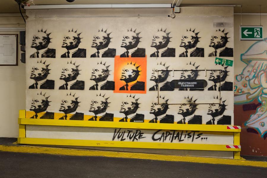 La più grande collezione di opere di Robert Gunningham, in arte Banksy, in un garage