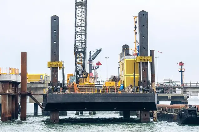 08 September 2022, Lower Saxony, Wilhelmshaven: Construction work is taking place at the future import terminal for liquefied natural gas (LNG). An FSRU (Floating Storage and Regasification Unit) for importing liquefied natural gas to Germany is scheduled to dock at the jetty in Wilhelmshaven this winter. Photo by: Sina Schuldt/picture-alliance/dpa/AP Images