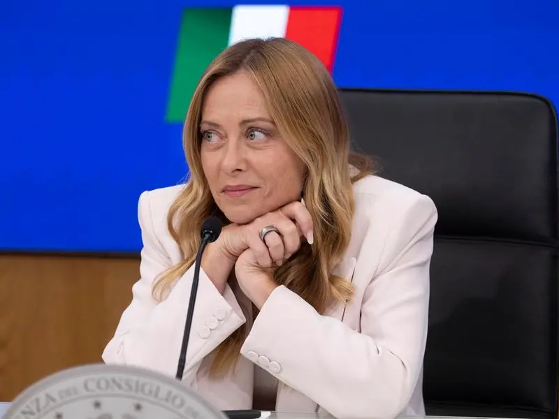 Meloni abolisce il bollo auto, ma allontana il voto anticipato