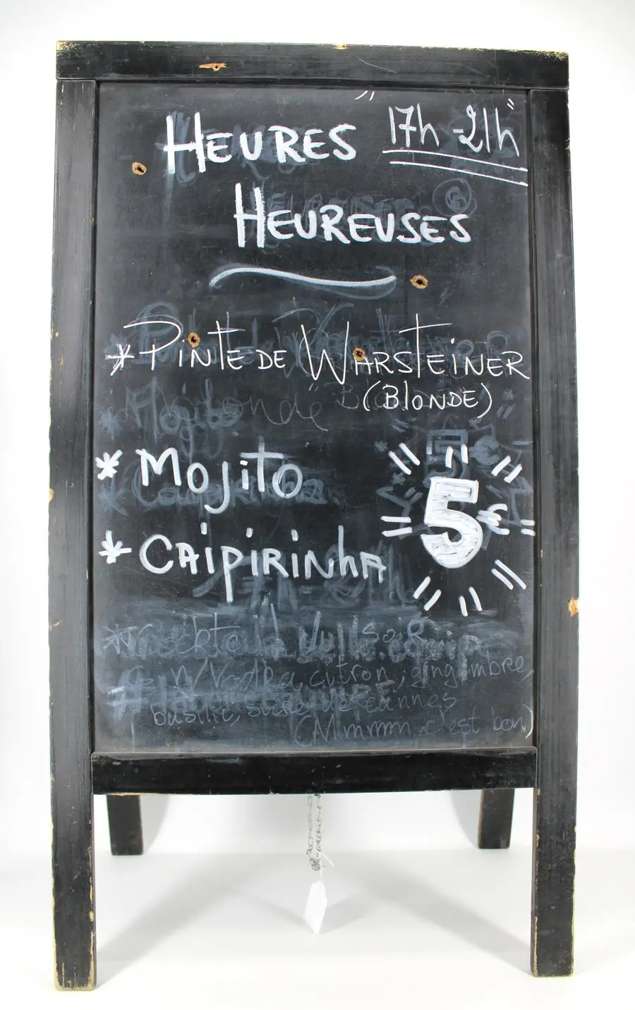 Lavagna del locale La Belle Équipe forata dai proiettili © Dono di Grégory Reibenberg al Museo memoriale del terrorismo