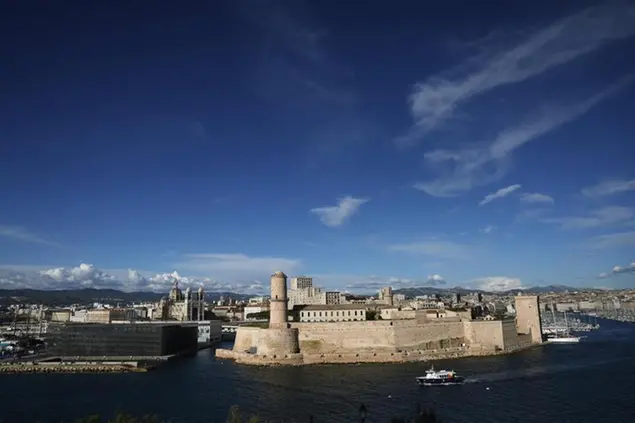 Il Porto vecchio di Marsiglia (foto Epa/Ansa)