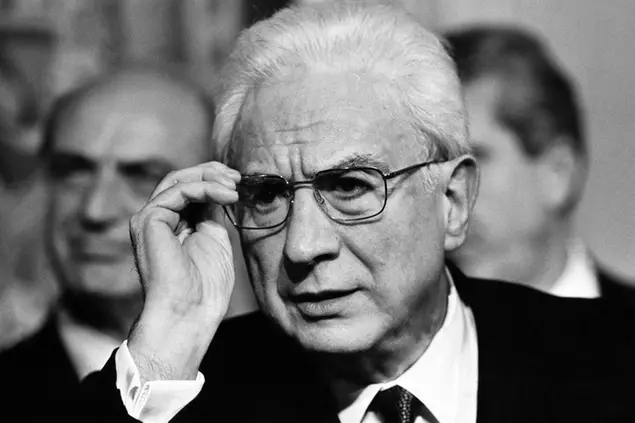 ©lapresse archivio storico politica anni '80-'90 Francesco Cossiga nella foto: il presidente della repubblica e senatore a vita Francesco Cossiga BUSTA 3127