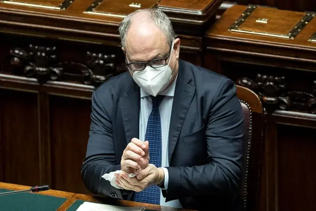 Il ministro dell'Eocnomia, Roberto Gualtieri (Foto Roberto Monaldo / LaPresse)