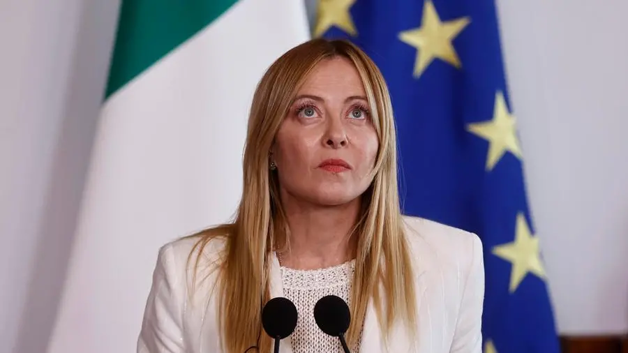 Premiato sconto benzina, polemica su tasse e politica italiana