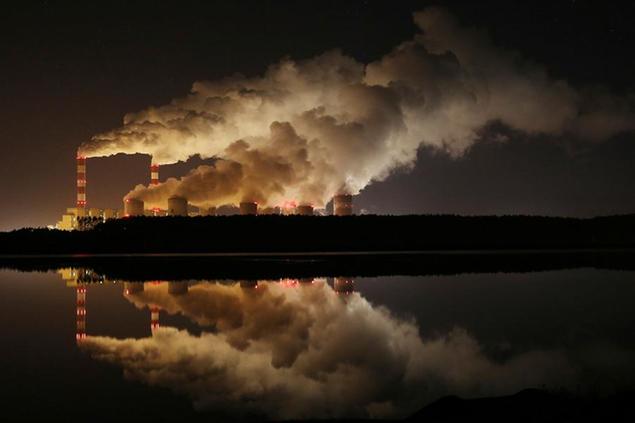 (La centrale a carbone di Belchatow, in Polonia, \\u00E8 considerata la pi\\u00F9 inquinante d\\u2019Europa. Ora il carbone viene sdoganato in nome dell\\u2019emergenza.\\u00A0Foto AP)