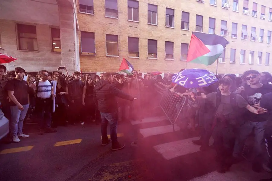 Scontri Tra Studenti E Polizia All’Università Sapienza Di Roma ...