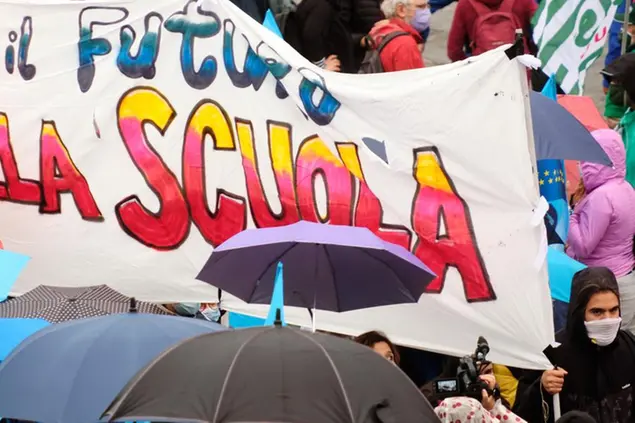 Ieri a Roma la manifestazione dei comitati ‘priorità alla scuola sotto la pioggia battente Foto Mauro Scrobogna /LaPresse
