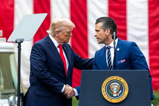 Donald Trump e Pete Hegseth