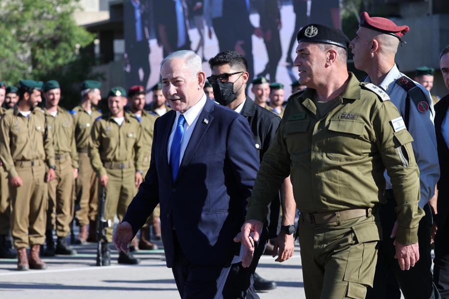 Territorio palestinese collinare, villaggio di Tell con case tradizionali, aree di tensione tra coloni e abitanti locali