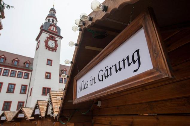(I mercatini natalizi della Baviera resteranno chiusi. Quelli di Chemnitz in Sassonia esibiscono un cartello: \\u00ABAlles in G\\u00E4rung\\u00BB, situazione \\u00ABin fermento\\u00BB.\\u00A0Foto AP)