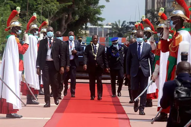 Nella foto: il terzo giuramento del presidente ivoriano\\u00A0Alassane Ouattara alla guida del paese\\u00A0(AP Photo/Diomande Ble Blonde)