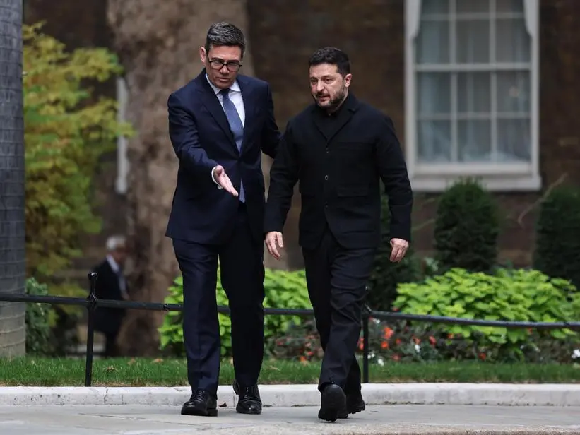 Doppio ricatto all’Ucraina. Musk “taglia” Starlink e Trump bullizza Zelensky