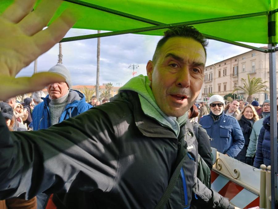 Il piano transnazionale di Vannacci: simboli, piazze e alleanze con gli estremisti europei