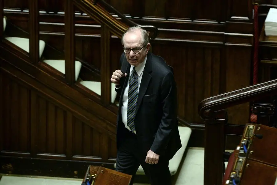 Foto Fabio Cimaglia / LaPresse 30-10-2019 Roma Politica Camera dei Deputati. Voto di fiducia sul Decreto sicurezza sul lavoro e risoluzione delle crisi aziendali Nella foto Pier Carlo Padoan Photo Fabio Cimaglia / LaPresse 30-10-2019 Rome (Italy) Politic Chamber of Deputies. Vote of confidence in the Decree on safety at work and resolution of corporate crises In the pic Pier Carlo Padoan