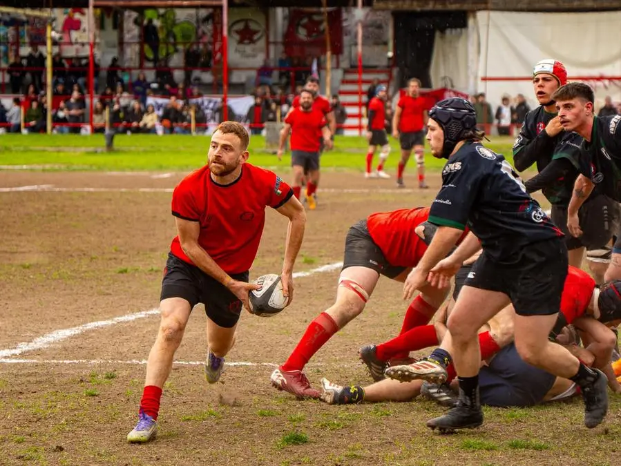 All reds rugby, quando lo sport popolare resiste e crea riscatto
