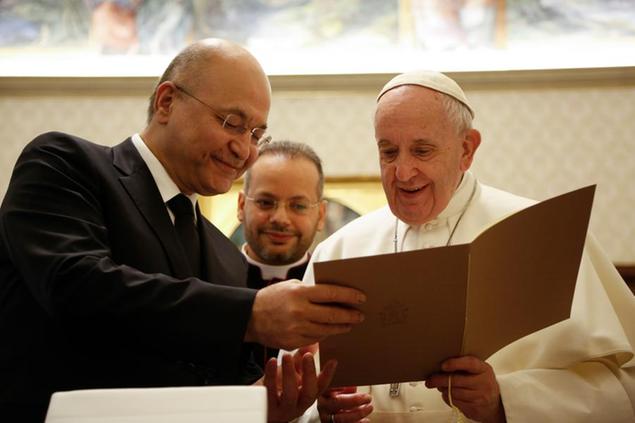 Lo scorso anno Francesco ha ricevuto in Vaticano il presidente della Repubblica dell\\u2019Iraq, Barham Salih Foto Lapresse