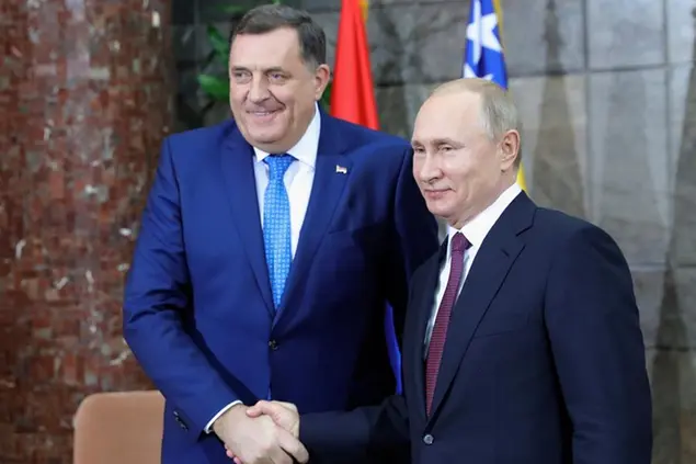 (Dodik e Putin insieme nel 2019. Foto AP)