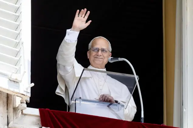 Papa Leone XIV durante l'Angelus in piazza San Pietro