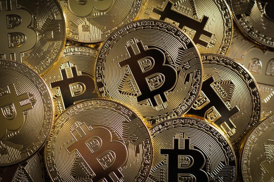 Gli Usa pronti a regolare bitcoin, la moneta virtuale crolla sotto i 6mila dollari