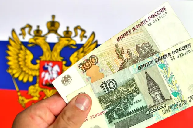 Russian rubles, flag. Photo/Petr Svancara (CTK via AP Images)